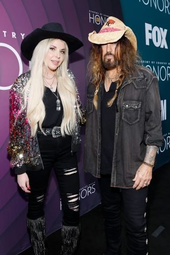 Billy Ray Cyrus se pronuncia após divulgação de áudio em que ele xinga a filha, Miley Cyrus, e a ex-mulher