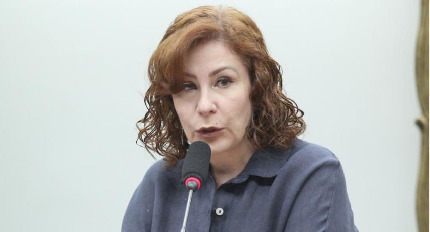 PF investigará participação de Carla Zambelli em tentativa de golpe contra Lula