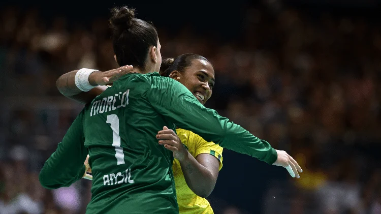 Brasil estreia bem e atropela Espanha no handebol feminino