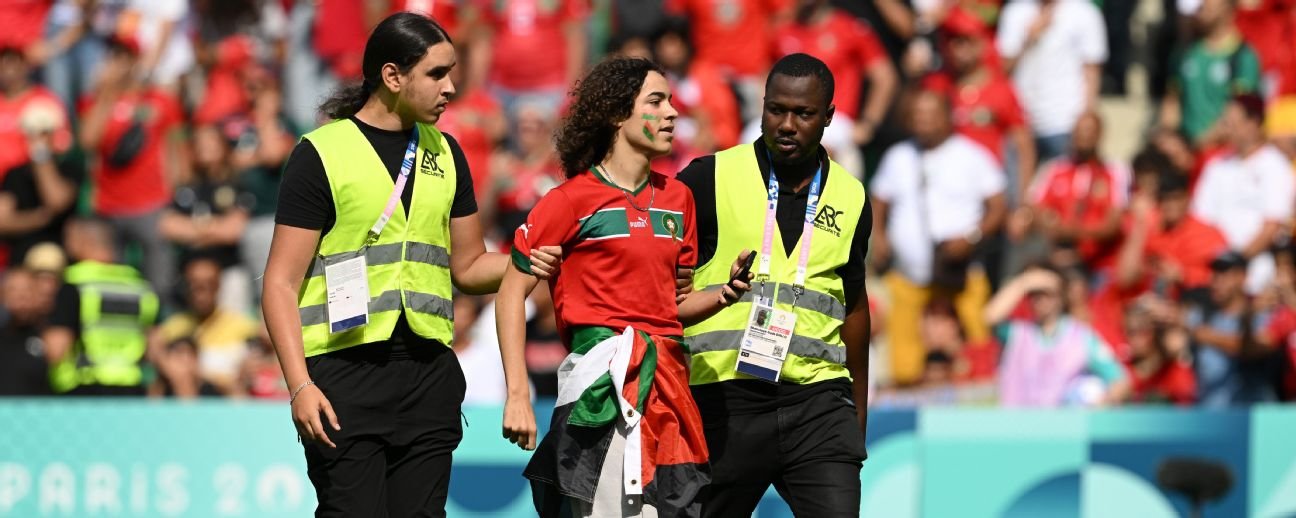 Torcedores do Marrocos se revoltam e invadem gramado após empate